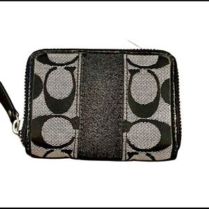 ✨ 3 items for 15% off bundle ✨ Coach wallet